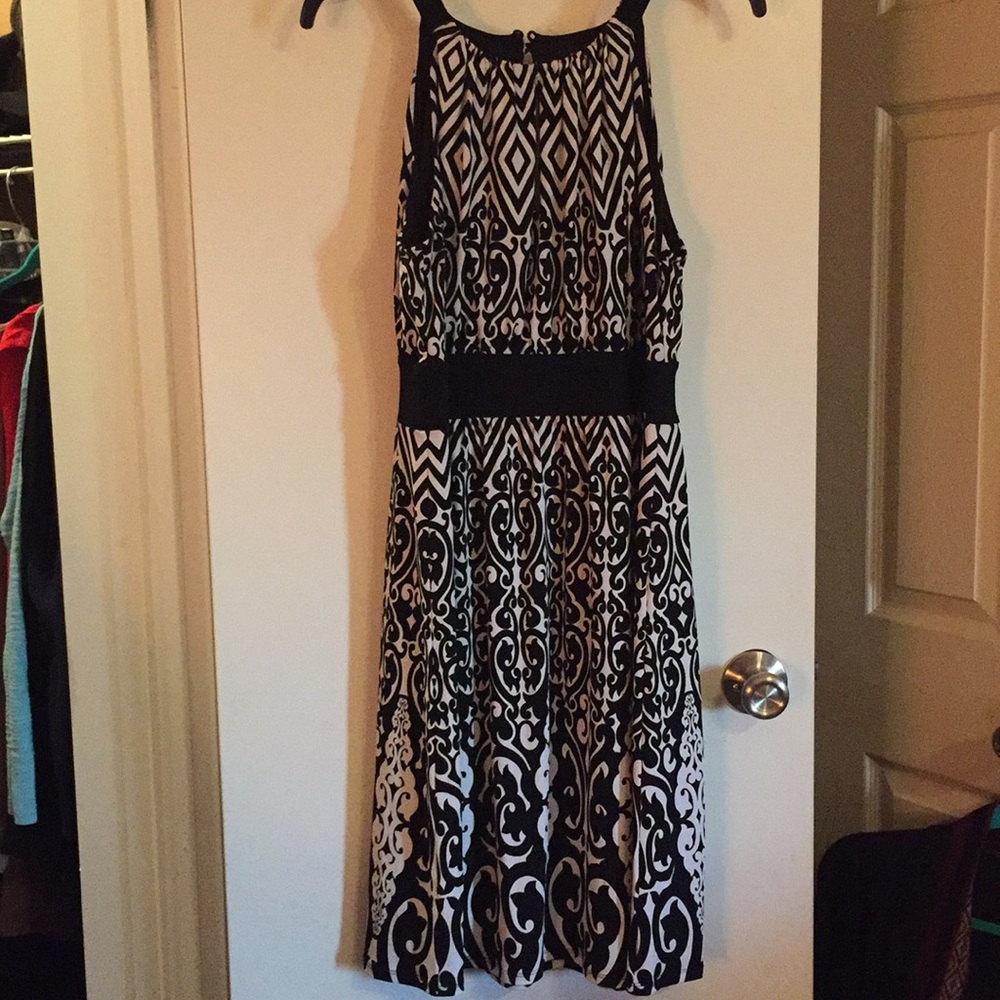 White House Black Market Black & White Graphic Midi Dress